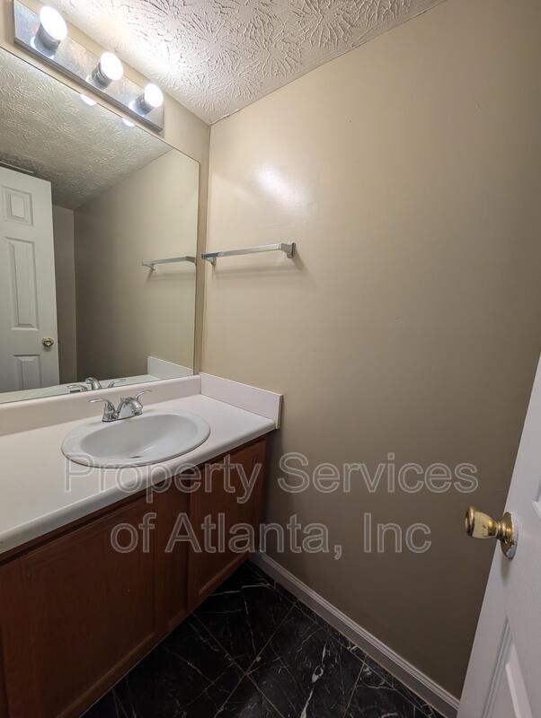 Building Photo - 314 Country Club Dr