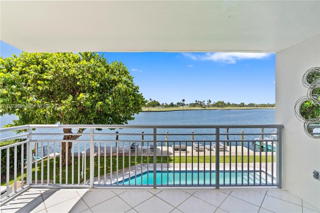 Building Photo - 9250 W Bay Harbor Dr