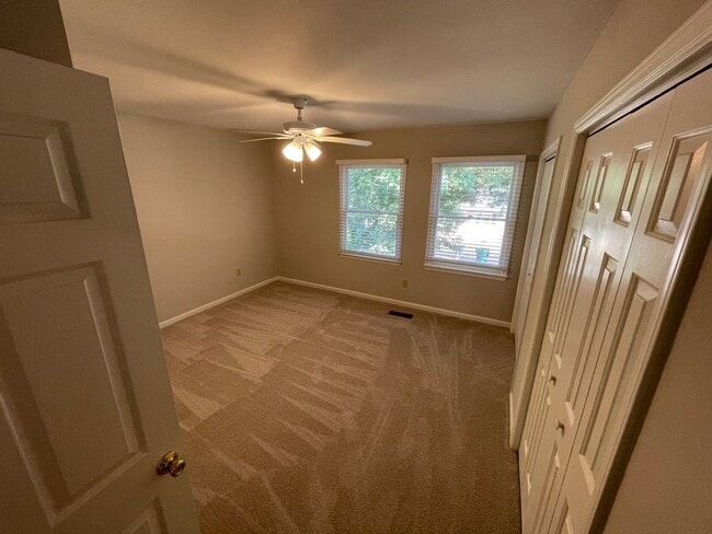 Building Photo - End Unit Townhome in Elizabeth/Plaza Midwood Area! ***50% discount for the first full month with ...