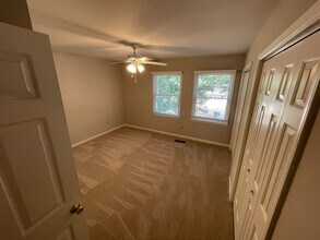 Building Photo - End Unit Townhome in Elizabeth/Plaza Midwood Area!