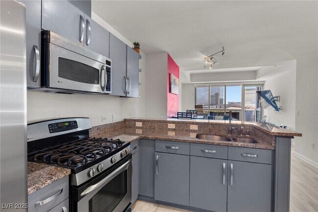 Building Photo - 4575 Dean Martin Dr