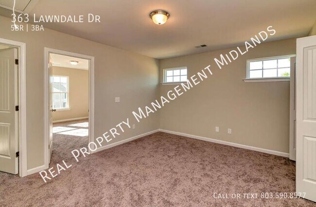 Building Photo - Luxurious Living in the Heart of Heather H...