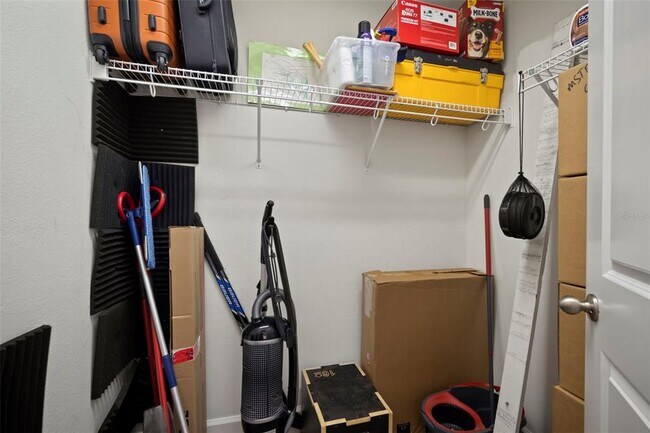 Building Photo - 435 S Oregon Ave