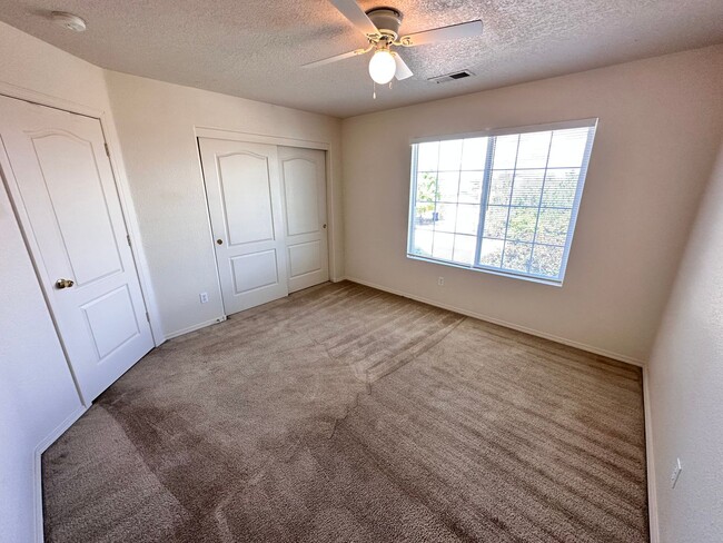 Building Photo - Stunning 3 bed, 2.5 bath, 2575 sq ft home ...