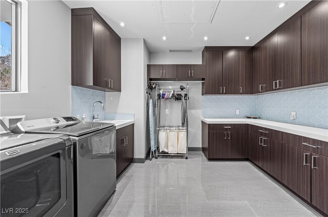 Building Photo - 1108 Pine Island Ct