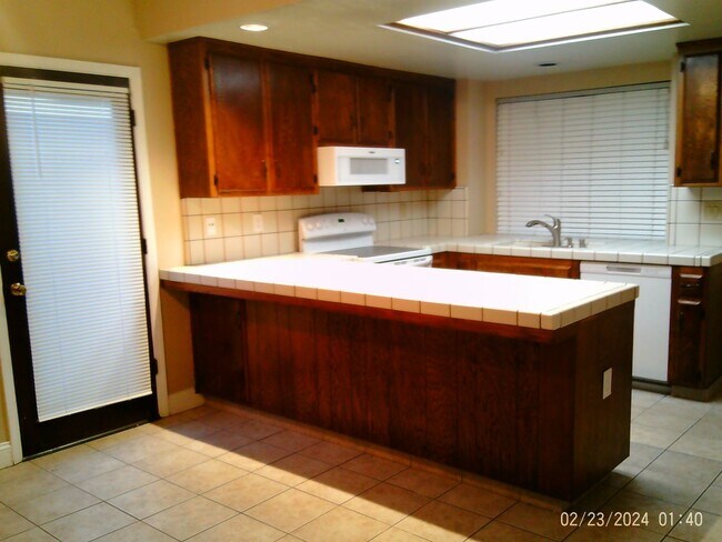 Building Photo - CAMPUS PARK !!! MOVE IN SPECIAL! $2747.50 MOVES YOU IN!!
