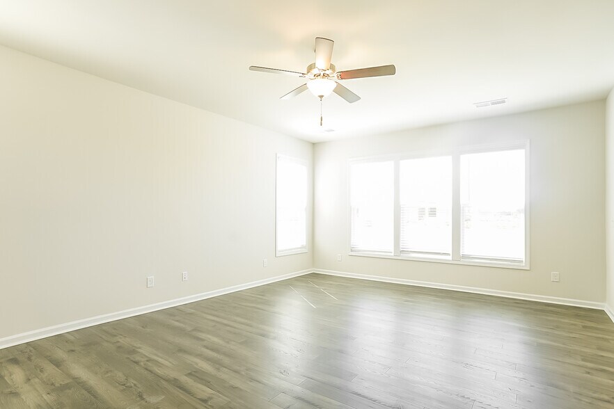 Building Photo - 582 Count Fleet Ct