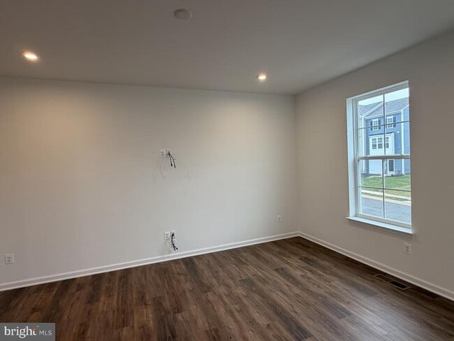 Building Photo - 453 Husky Trl