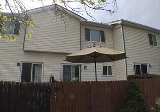 Building Photo - Beautiful townhome is Crown Point II!