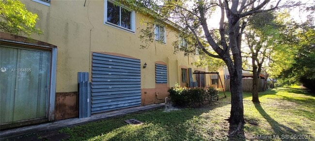 Building Photo - 1475 SE 24th Ct