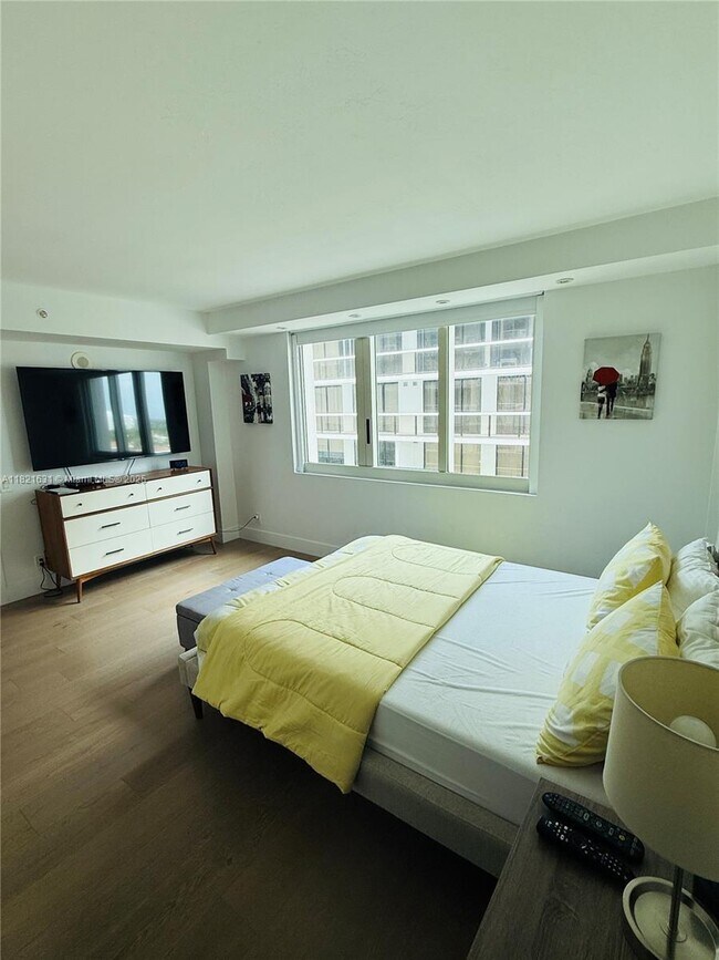 Building Photo - 9499 Collins Ave