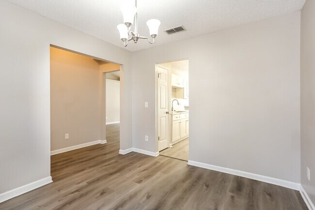 Building Photo - 548 Edward Rutledge St