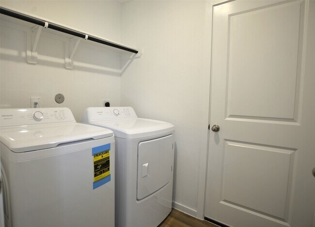 Building Photo - 4009 Bronco Sta Ln