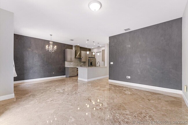 Building Photo - 6884 Julia Gardens Dr