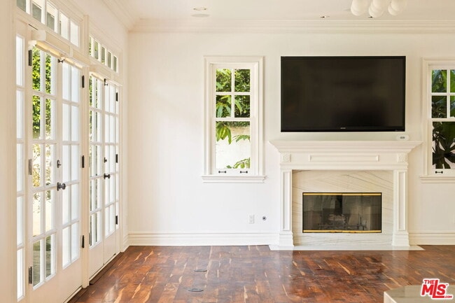 Building Photo - 765 N Almar Ave