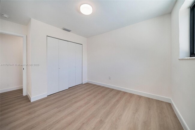 Building Photo - 7996 Crespi Blvd