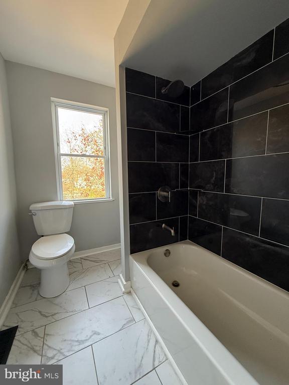 Building Photo - 333 W Buck St