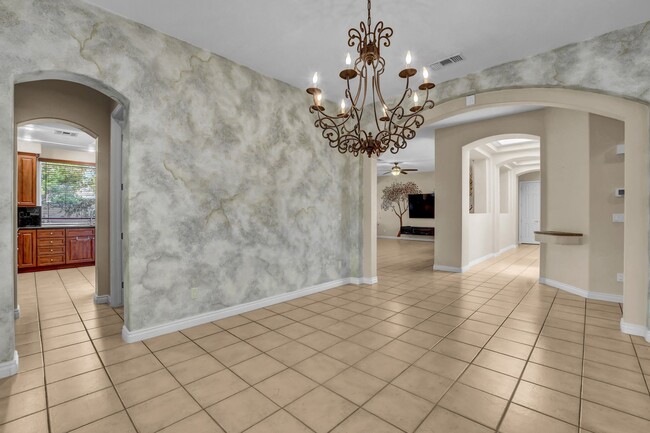 Building Photo - Single Story in Country Club Hills!