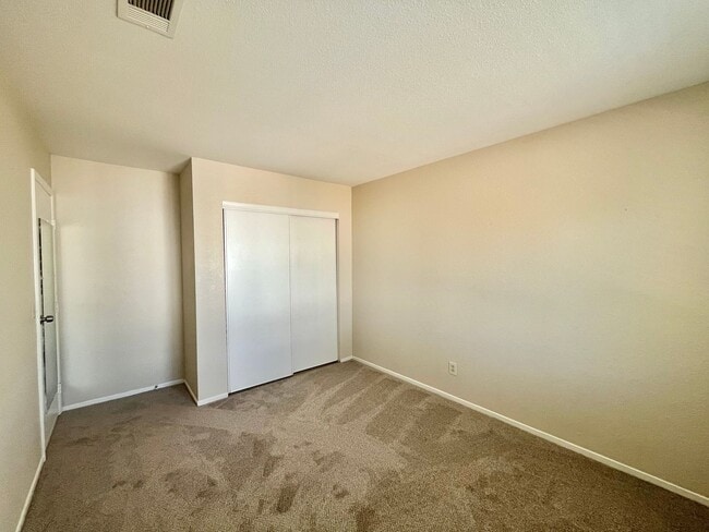 Building Photo - **$500 OFF MOVE IN BY 07/31/2026**Gorgeous 4 Bedroom Home with Pool & Spa Located in The Lakes