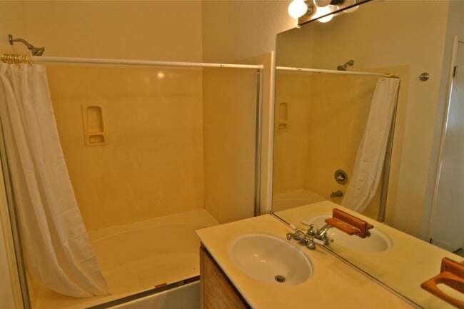 Building Photo - 6909 Rodling Dr