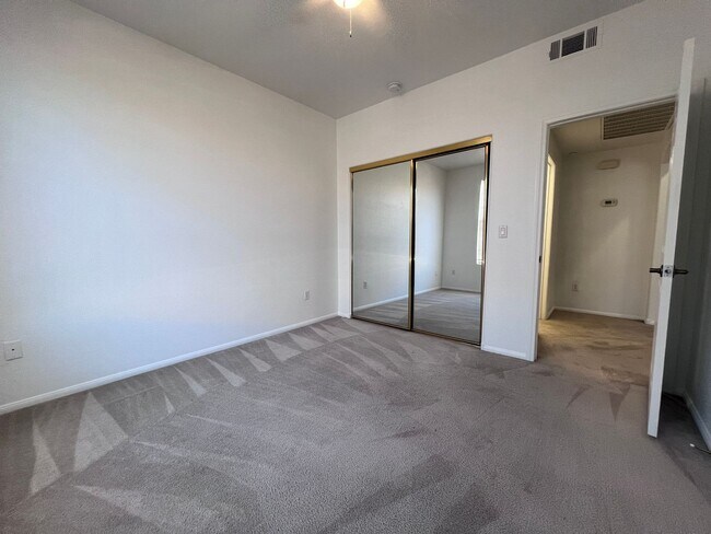 Building Photo - MOVE IN TODAY! 2 bed 2 bath condo close to Aliante Casino