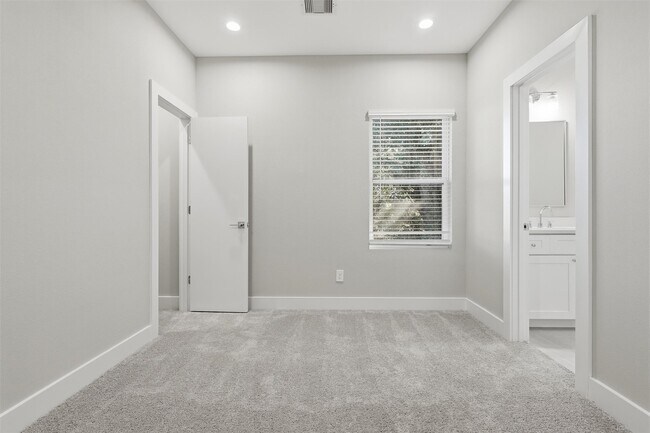 Building Photo - 11 Wellford St