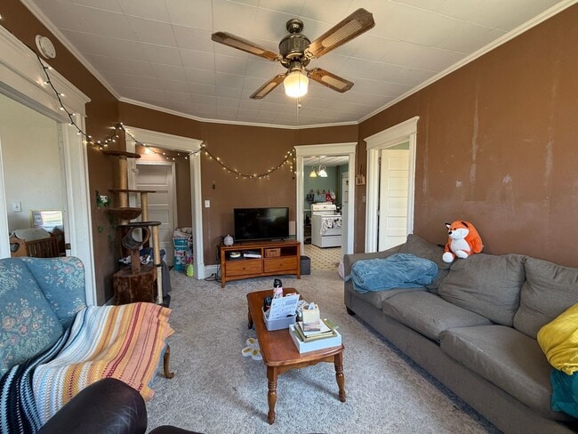 Building Photo - 1st Floor 2 Bedroom Apartment w/ Private Basement - Available July 1st