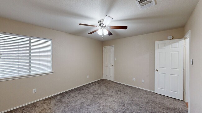 Building Photo - $2,095 FOR A GORGEOUS HOME BY FORT HOOD!