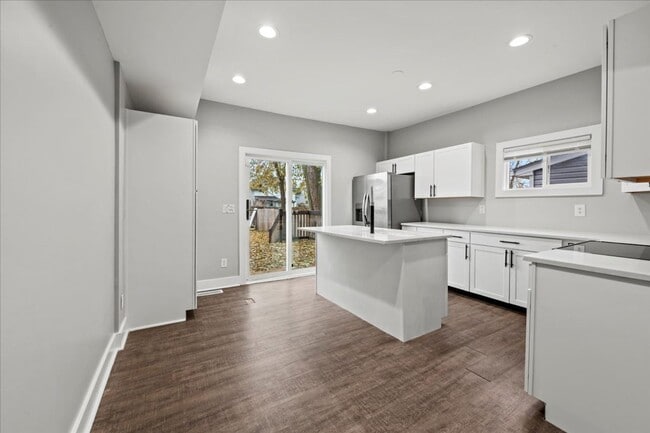 Building Photo - 201 N Gray St