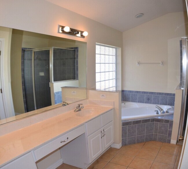 Building Photo - 10120 SE 67th Terrace