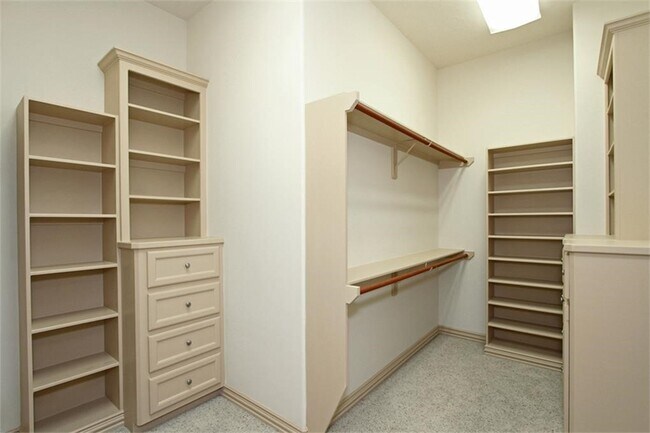 Building Photo - 622 Bomar St