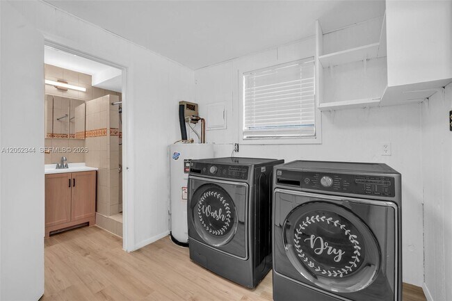 Building Photo - 5096 SW 28th Terrace