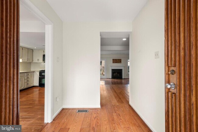 Primary Photo - 11 Treaty Dr