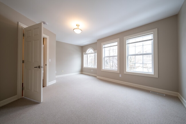 Building Photo - 3290 N Shore Dr