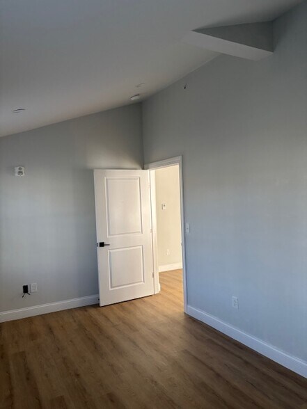 Building Photo - 171 Main St