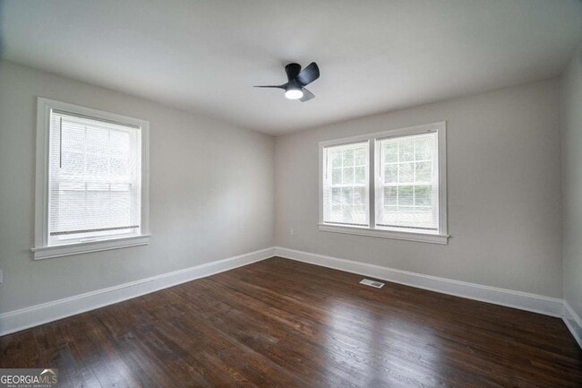 Building Photo - 2137 Delowe Dr