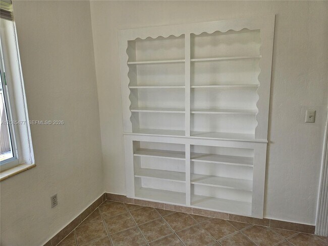 Building Photo - 145 SW 60th Ct
