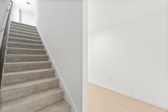Building Photo - 6863 Flowering Ginger Ln