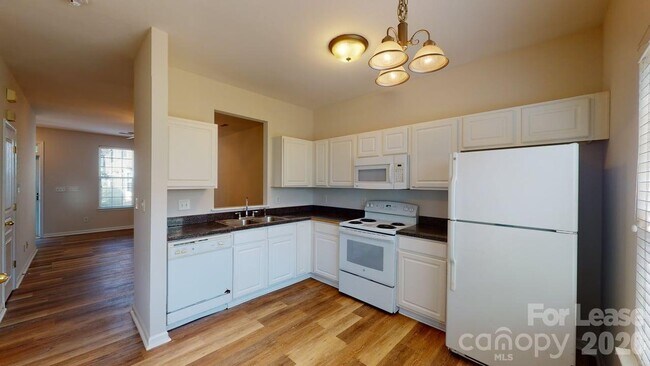 Building Photo - 5545 Seths Dr