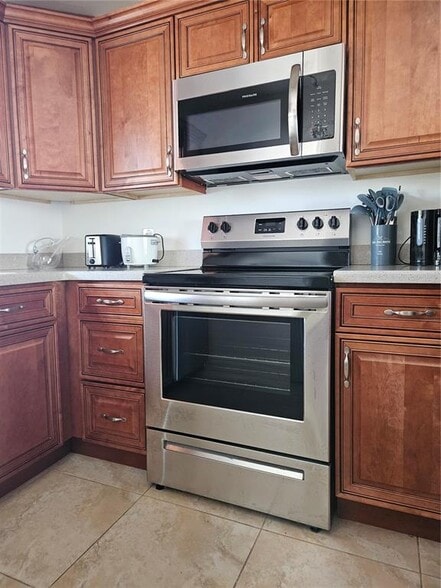 Building Photo - 9441 Live Oak Plz