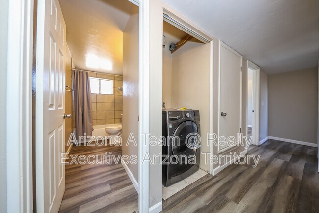 Building Photo - 3221 S Grady Ave