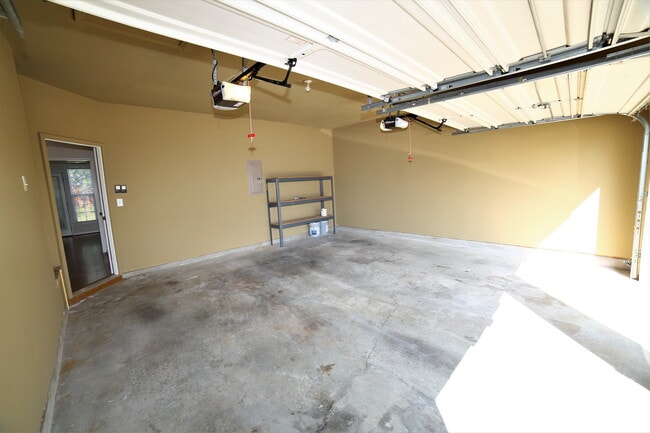 Building Photo - 8305 Grenadier Trl