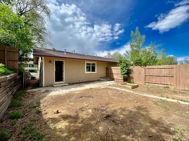 Building Photo - 2511 Park Pl