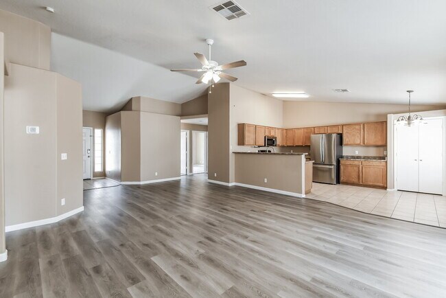 Building Photo - 527 N Bailey Cir