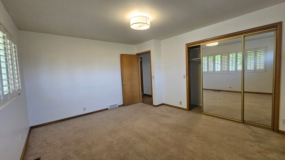 Building Photo - 728 W 800 S