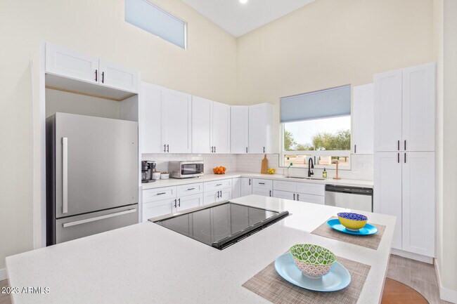 Building Photo - 9096 N 73rd Ave