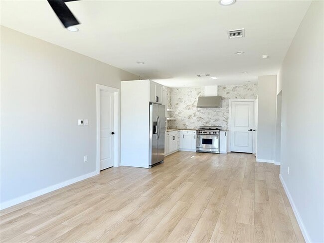 Building Photo - 100 W Caskey St