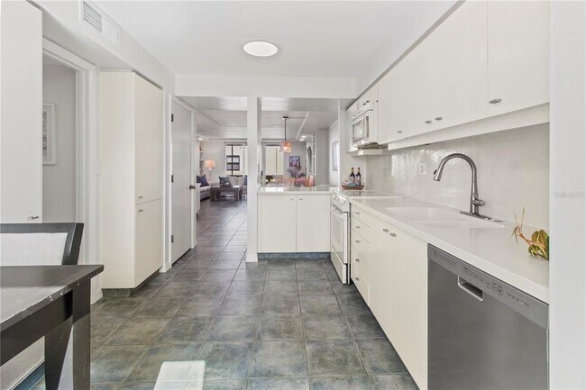 Building Photo - 829 Bayport Wy