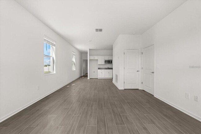 Building Photo - 2581 Runners Cir