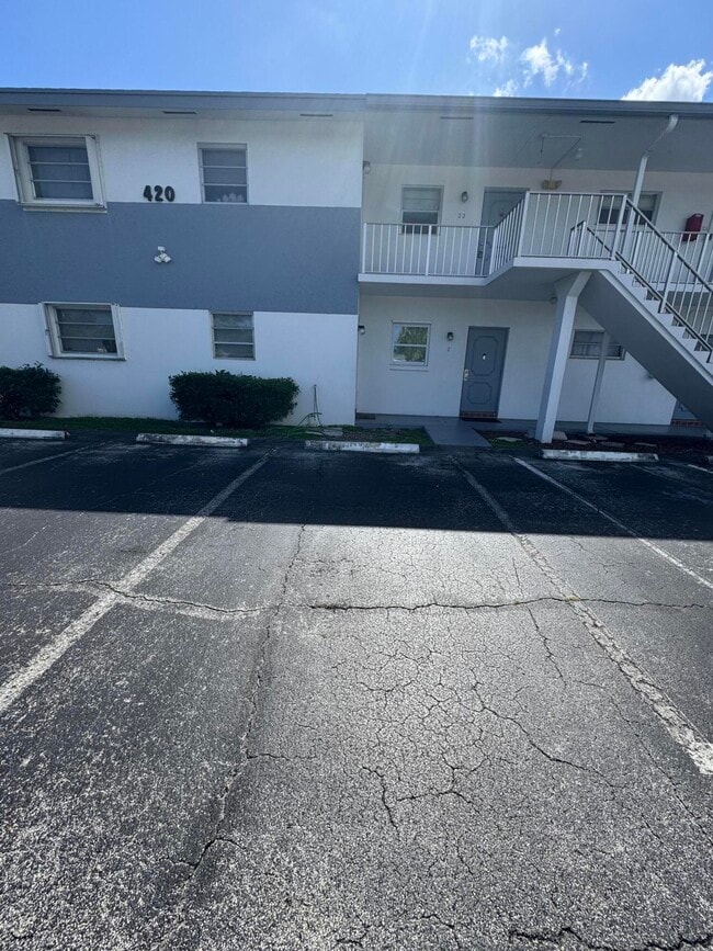 Building Photo - 420 W Palm St